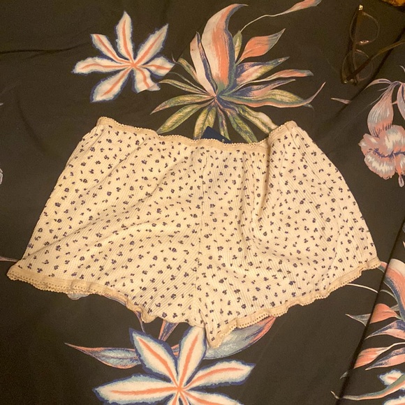 Brandy Melville Pajama Shorts - Picture 2 of 3